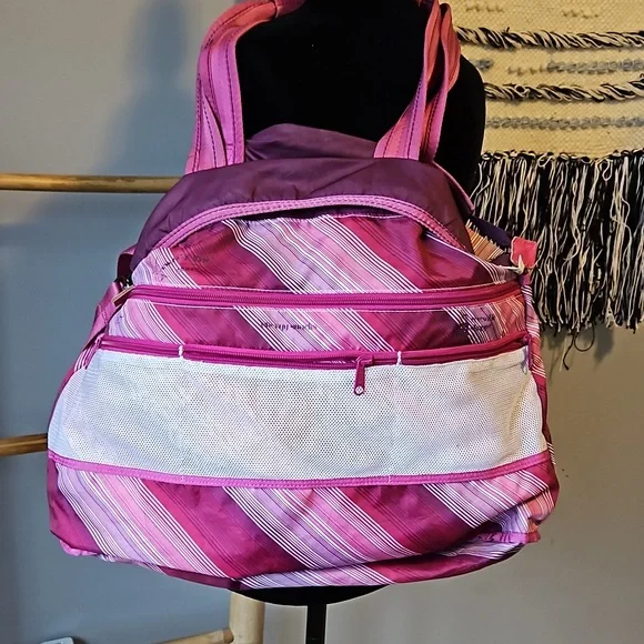 Lululemon First Release Travel Tote - Picture 13 of 13